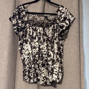 New York & Company Black and White Floral Blouse size large